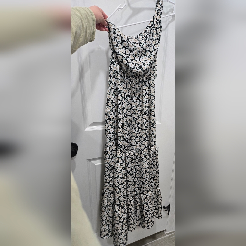 One Shoulder Tie Floral Dress. Shein. Ruffle bottom. Stretchy Waistline.